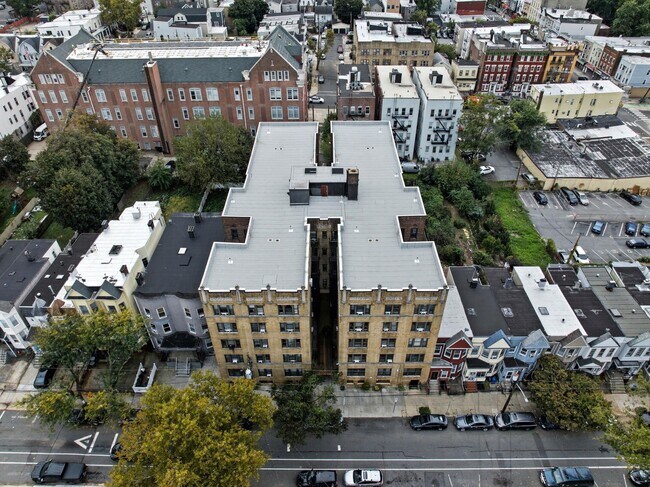 Building Photo - 429 Fairmount Ave
