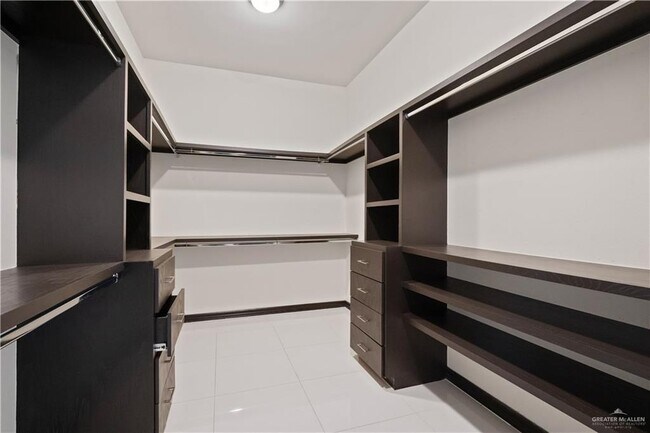 Building Photo - 32 May Dr