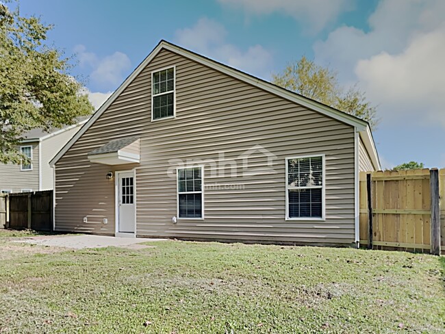 Building Photo - 1051 Briar Rose Ln