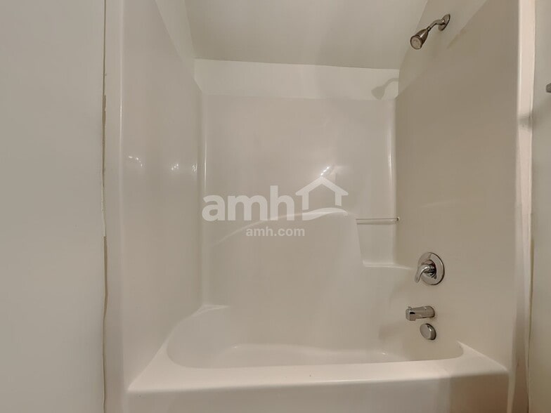 Building Photo - 5145 Chasteal Trail