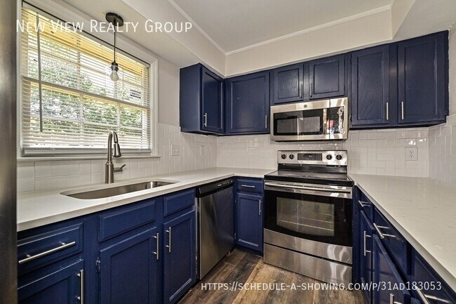 Building Photo - 8439 Country Oaks Rd