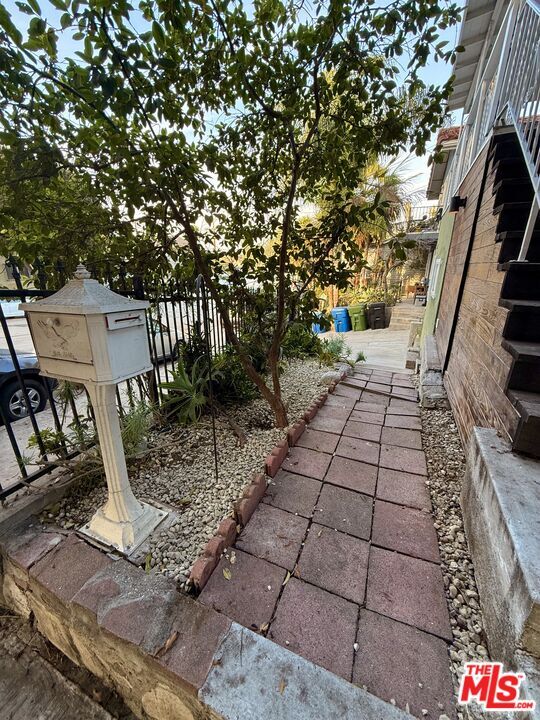 Building Photo - 1200 Laveta Terrace