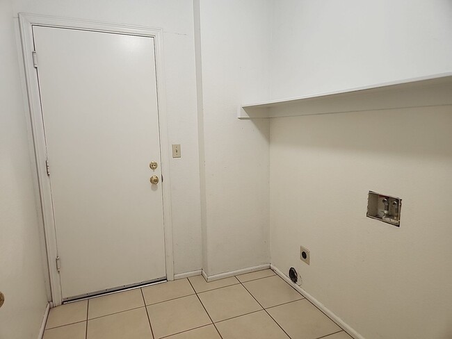 Building Photo - ?4 Bed / 2 Bath Single Level Gilbert Home with vaulted Ceilings *New Paint*?