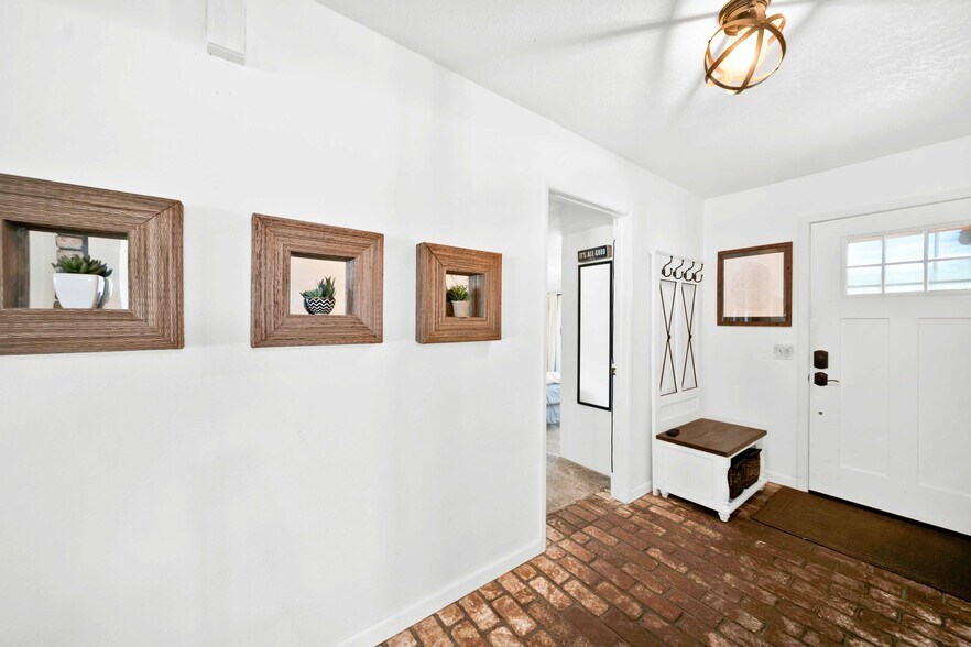 Entry - 3075 Forest Hills Dr
