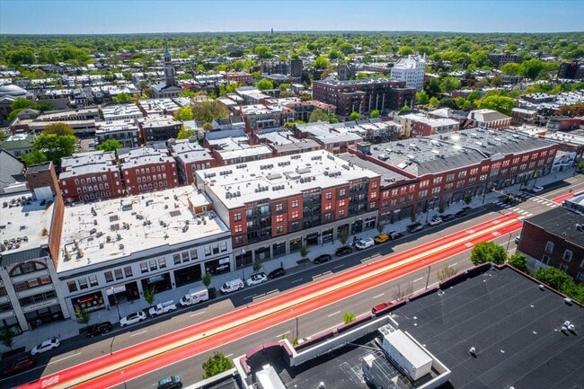 Building Photo - 1333 W Broad St