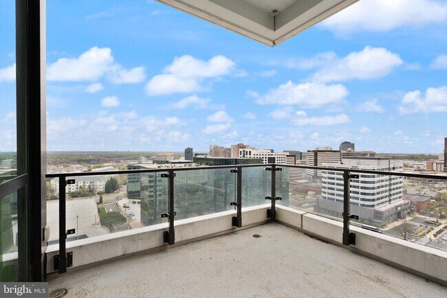 Building Photo - 1650 Silver Hill Dr