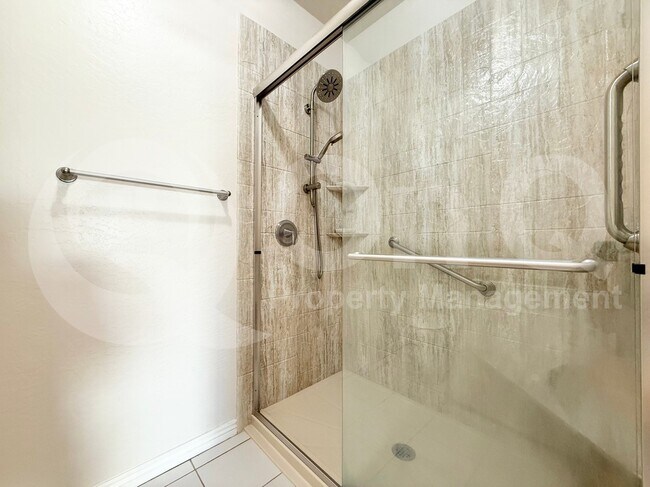 Building Photo - 320 S 70th St