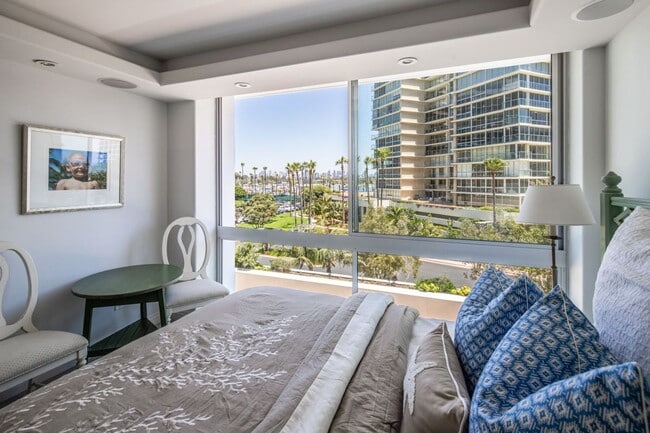 Building Photo - 1760 Avenida Del Mundo