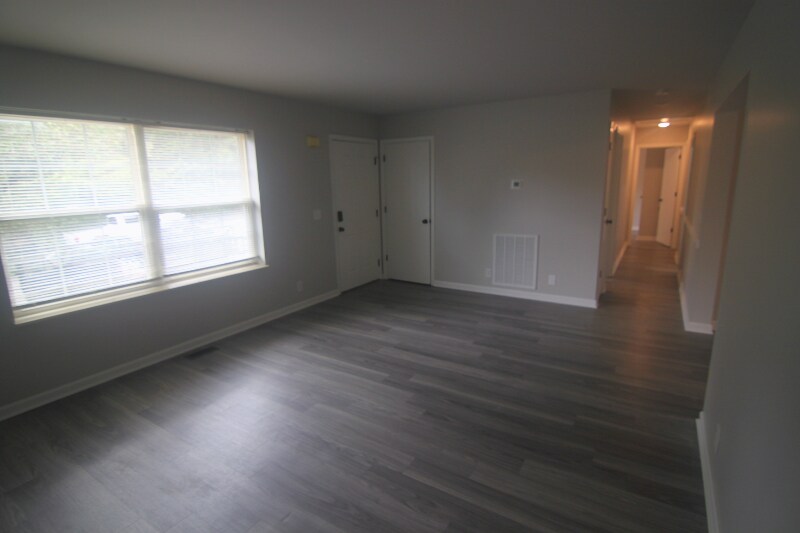 Building Photo - 256 Chestnut Ln