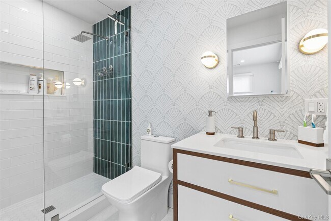 Building Photo - 6 W Landing Rd