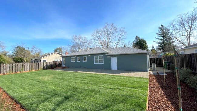 Building Photo - Walnut Creek Gorgeous 3-bedroom 2 bath hom...