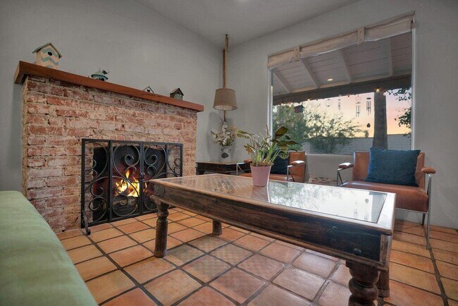 Building Photo - 52123 Avenida Diaz