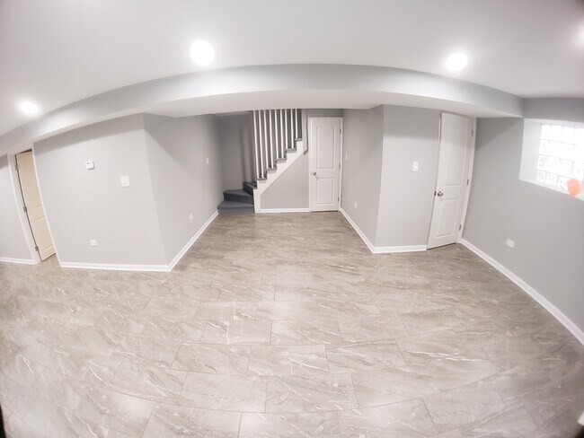 Building Photo - 5134 W Henderson St