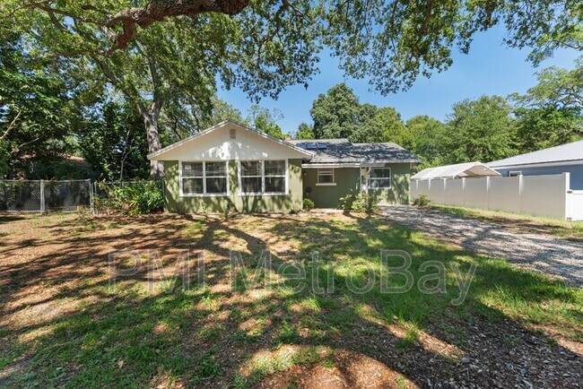 Building Photo - 4939 Woodland Dr