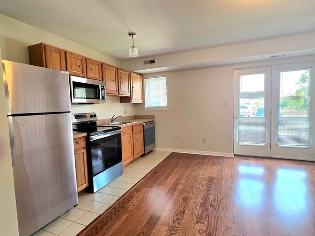Building Photo - 3603 Eastview Ln