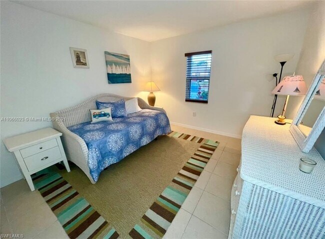 Building Photo - 4912 Vincennes St