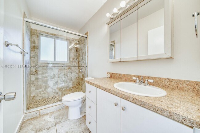 Building Photo - 2798 SW 32nd Ave