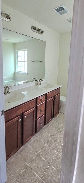 Building Photo - 401 Bear Tree Ct