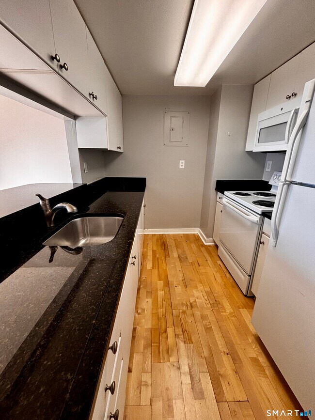 Building Photo - 127 Greyrock Pl