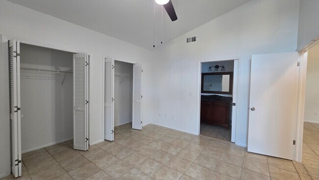 Building Photo - 846 Grenadier Dr