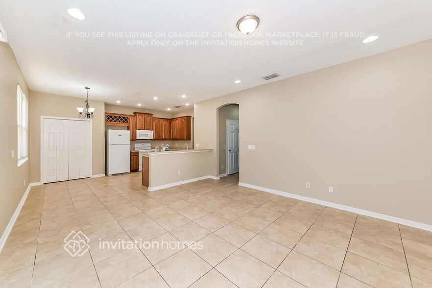 Building Photo - 10229 36th Ct E