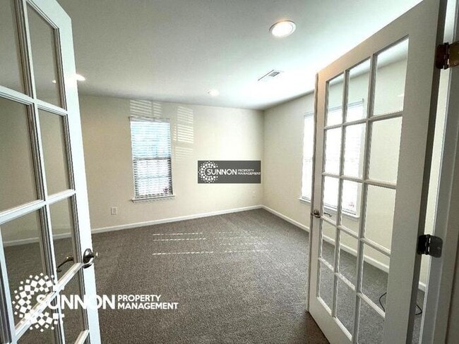 Building Photo - Beautiful 3-story End Unit in City Park!