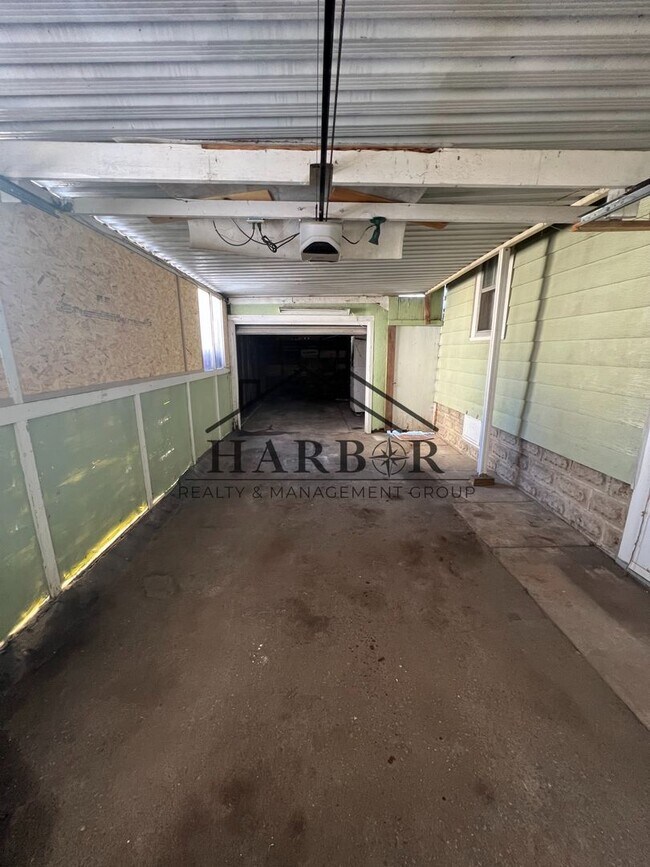 Building Photo - 405 1st St SW