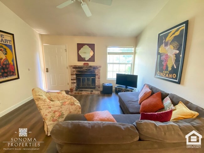 Building Photo - Furnished 2bd/2ba Condo!