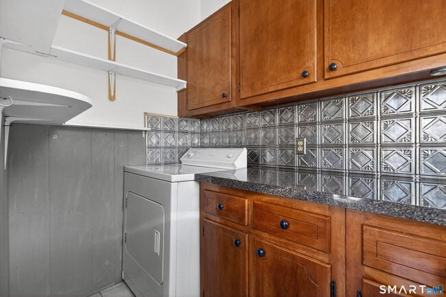 Building Photo - 339 Willow St