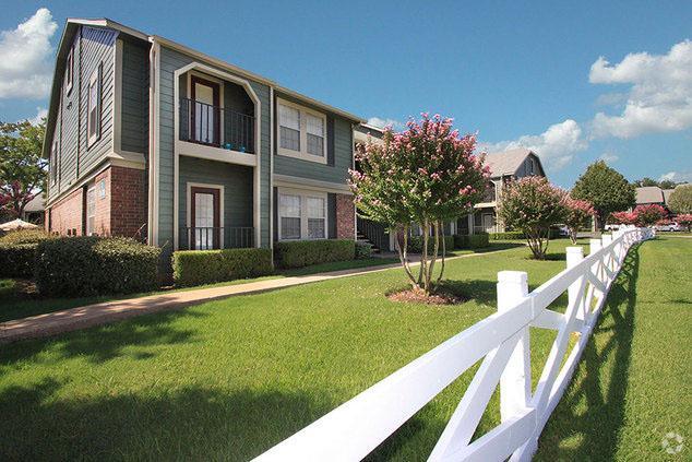 Yard - Arbors Of Burleson