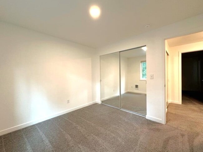 Building Photo - Gated community offering 3 bedrooms and 2....