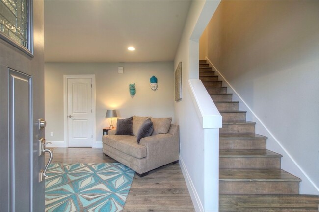 Building Photo - All inclusive master suite with private ba...