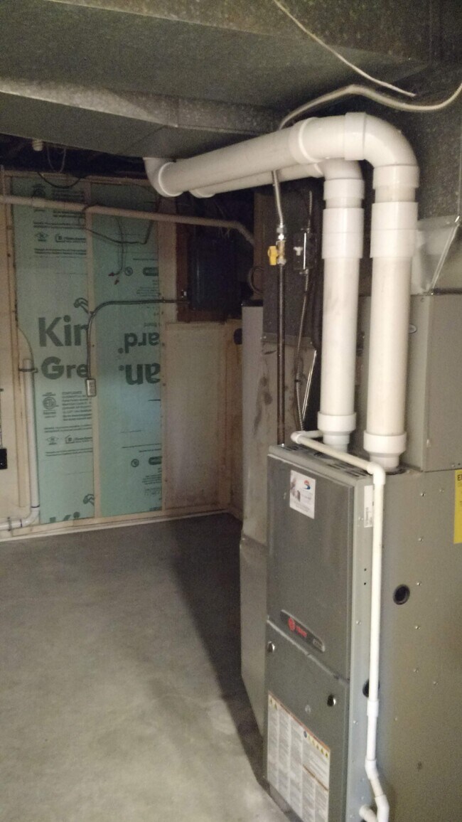 Building Photo - N2724 Duvenick Ln