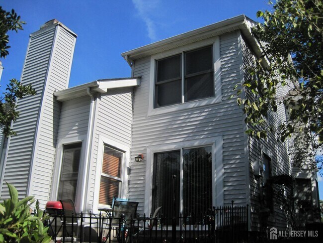 Building Photo - 148 Stults Ln