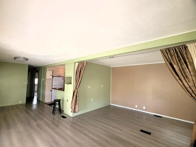 Building Photo - 407 51st Ave Terrace W