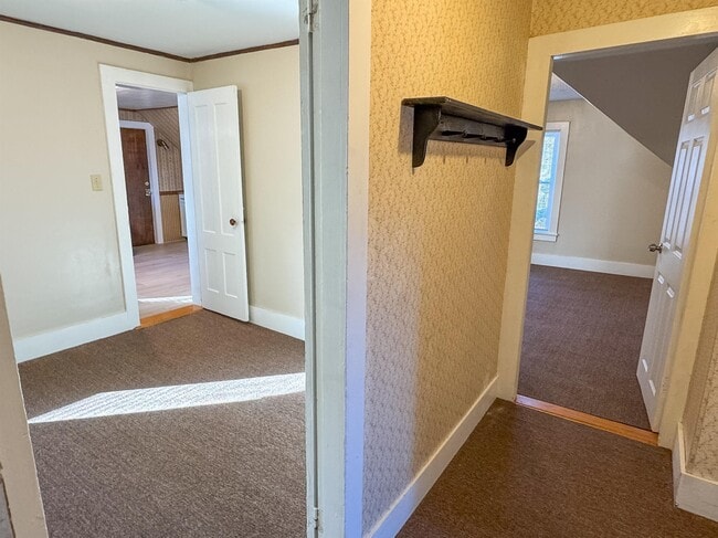 Building Photo - 334 Elm St