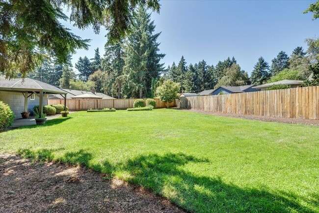 Building Photo - Live in One of Lake Oswego's Most Convenie...