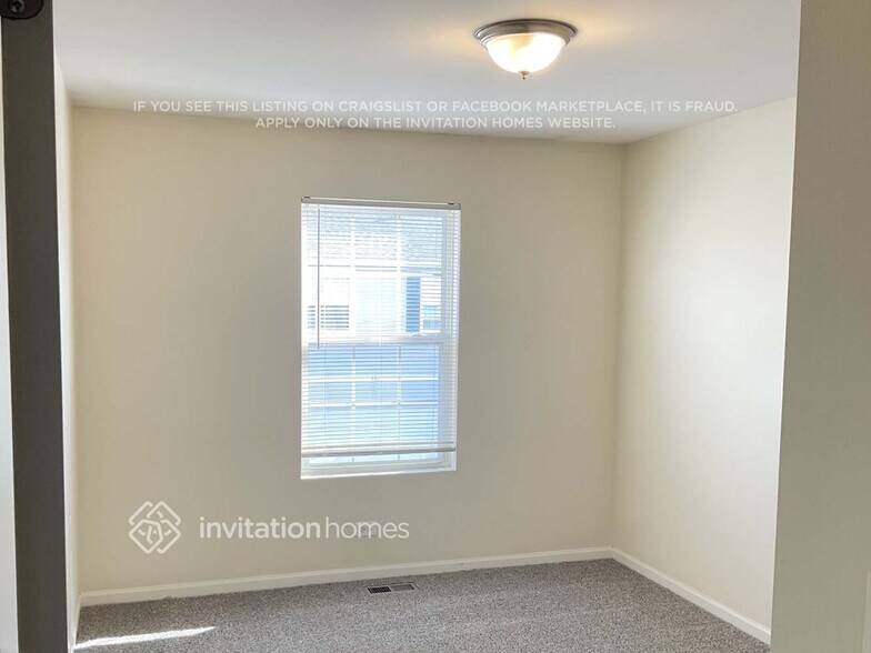 Building Photo - 271 Springbrook Trail S