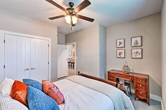 Building Photo - 1117 Greenwood Alley