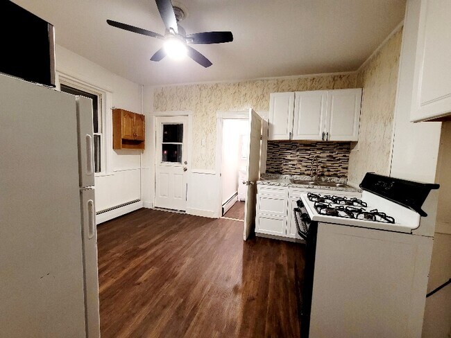 Building Photo - 1312 N Washington St