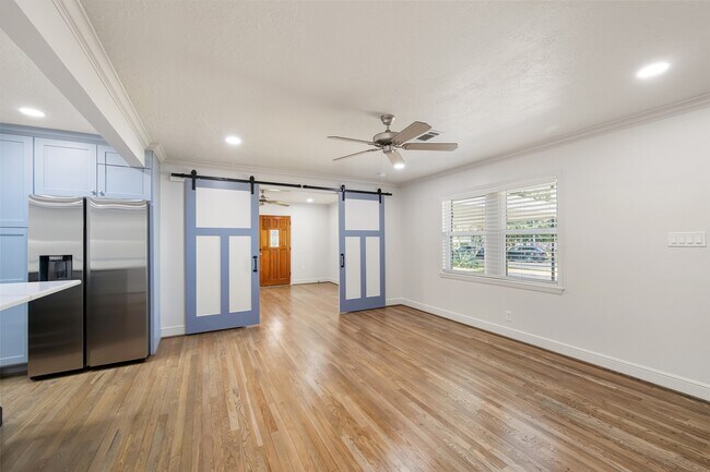 Building Photo - 855 Judiway St