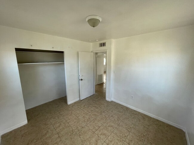 Building Photo - Corner Lot close to US 19