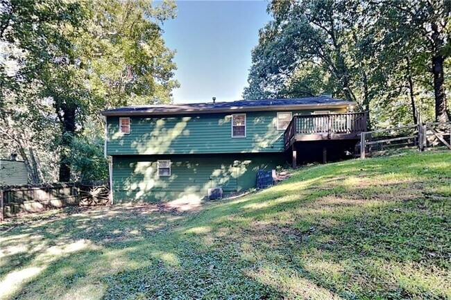 Building Photo - 5225 Shadow Wood Dr