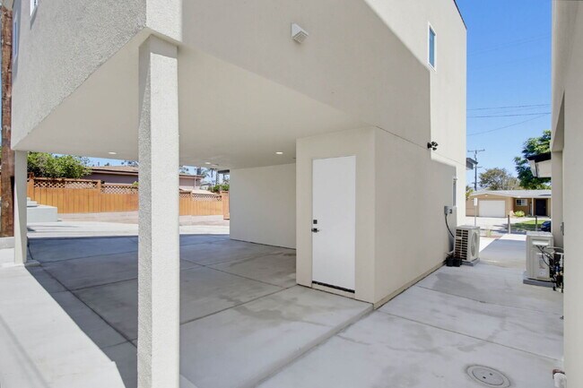 Building Photo - Breathtaking Bay Views & Large Private Deck - Walking Distance To Mission Bay