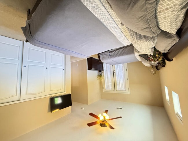 Building Photo - 1928 W Spur Dr