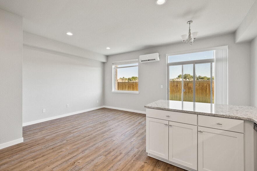 Building Photo - The Towns on Entiat