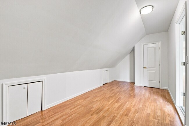 Building Photo - 907 Colonia Rd