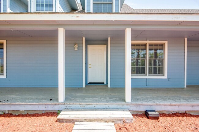 Building Photo - 3 Bedroom Farm House For Rent