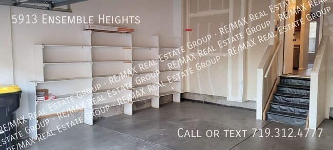 Building Photo - 5913 Ensemble Heights