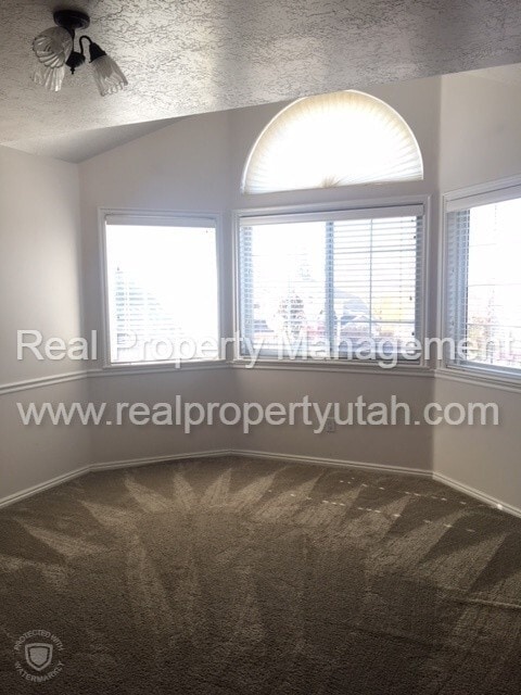 Building Photo - Spectacular Home Centrally Located In Frui...
